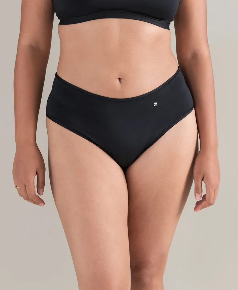 Nudea - Schwarzer Bikini-Slip mit mittelhohem Bund