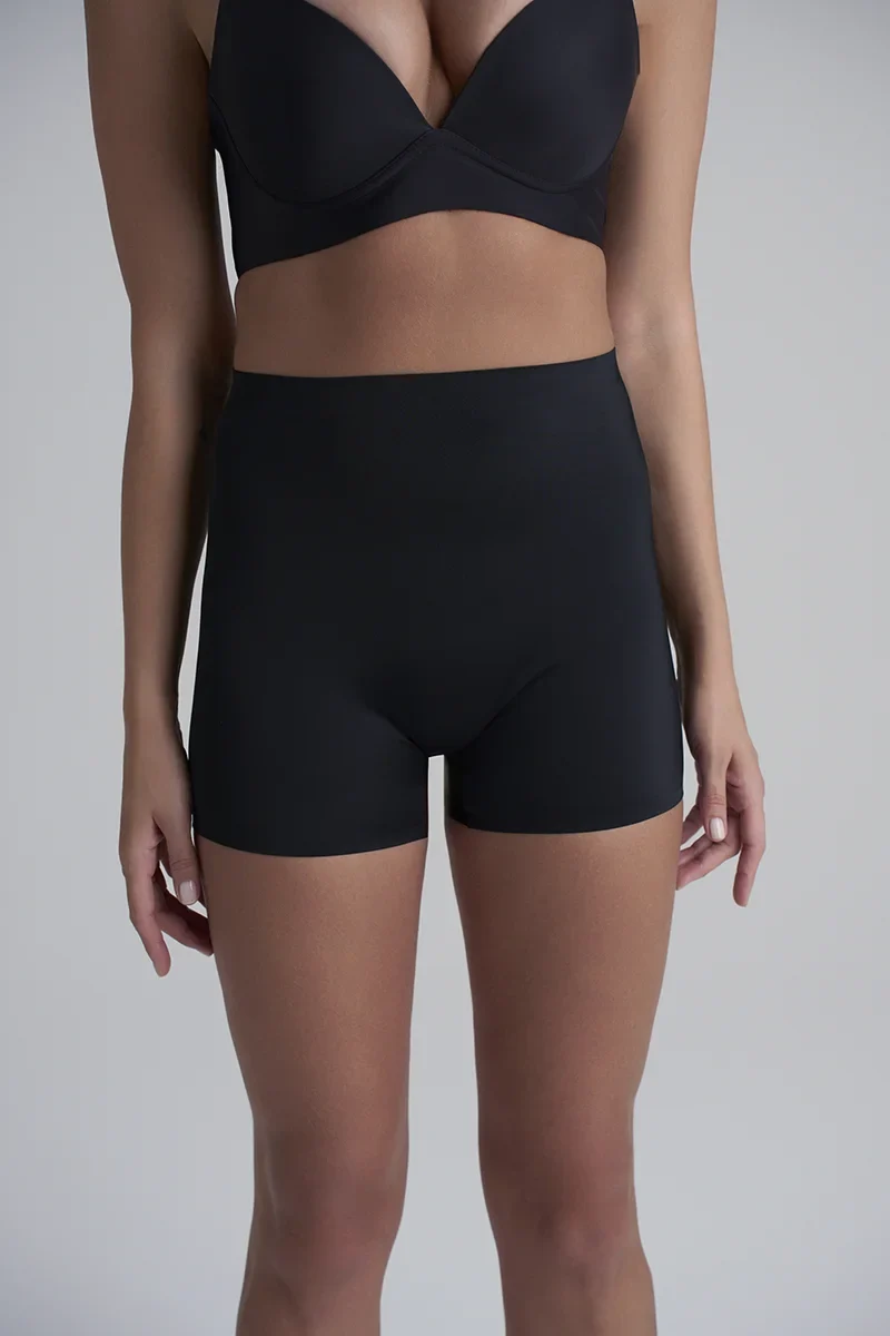ByeBra – Unsichtbare Shapewear mit leichter Stützwirkung, unsichtbarer Shorty, Schwarz