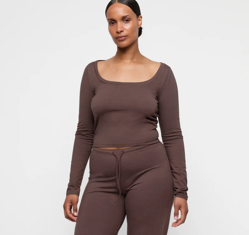 Everyday Scoop Neck Long Sleeve Tee